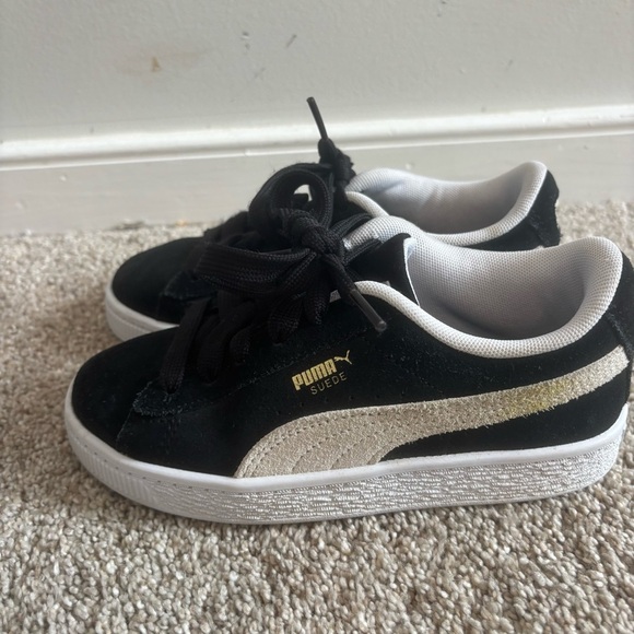 Puma Classic Suede Sneakers Black White Size 1 Little Kid - Picture 3 of 9